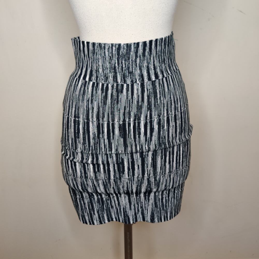 BCBGMAXAZRIA Bandage Skirt Black White Combo Stretch Mini‎